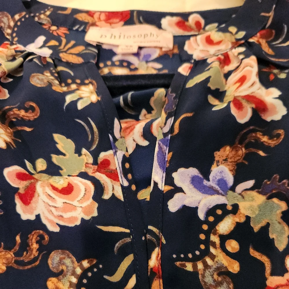Philosophy Top, Blouse Floral Navy, Pink, Green V-neck Sz XS EUC Summer Tropical